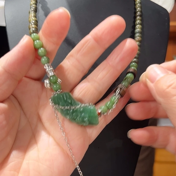 颈饰未镶嵌和田玉