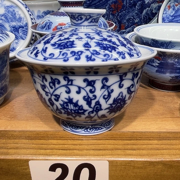 h***o青花缠枝莲盖碗一个
