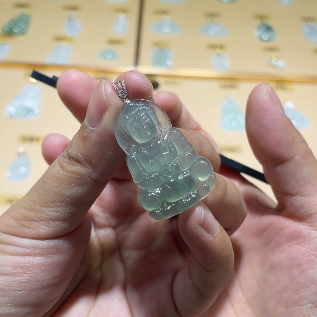 颈饰18K金镶嵌翡翠