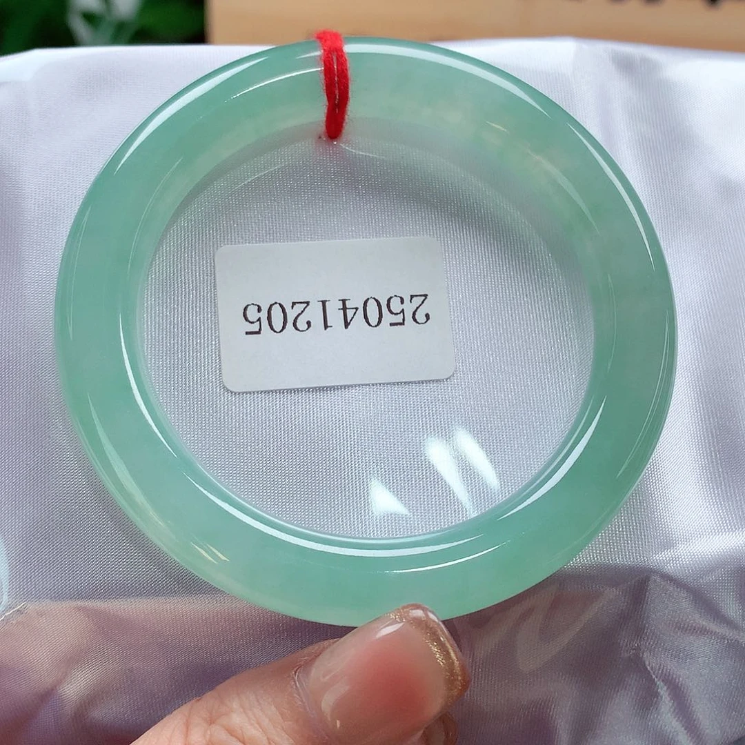 未镶嵌手镯（圆镯）翡翠天然a货翡翠