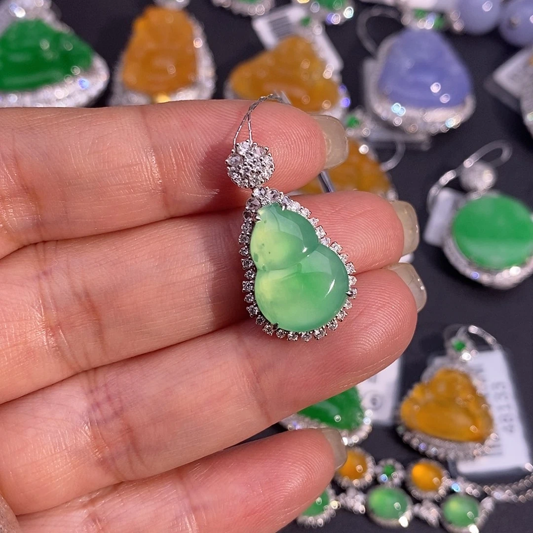 翡翠吊坠(不含链)18K金镶嵌