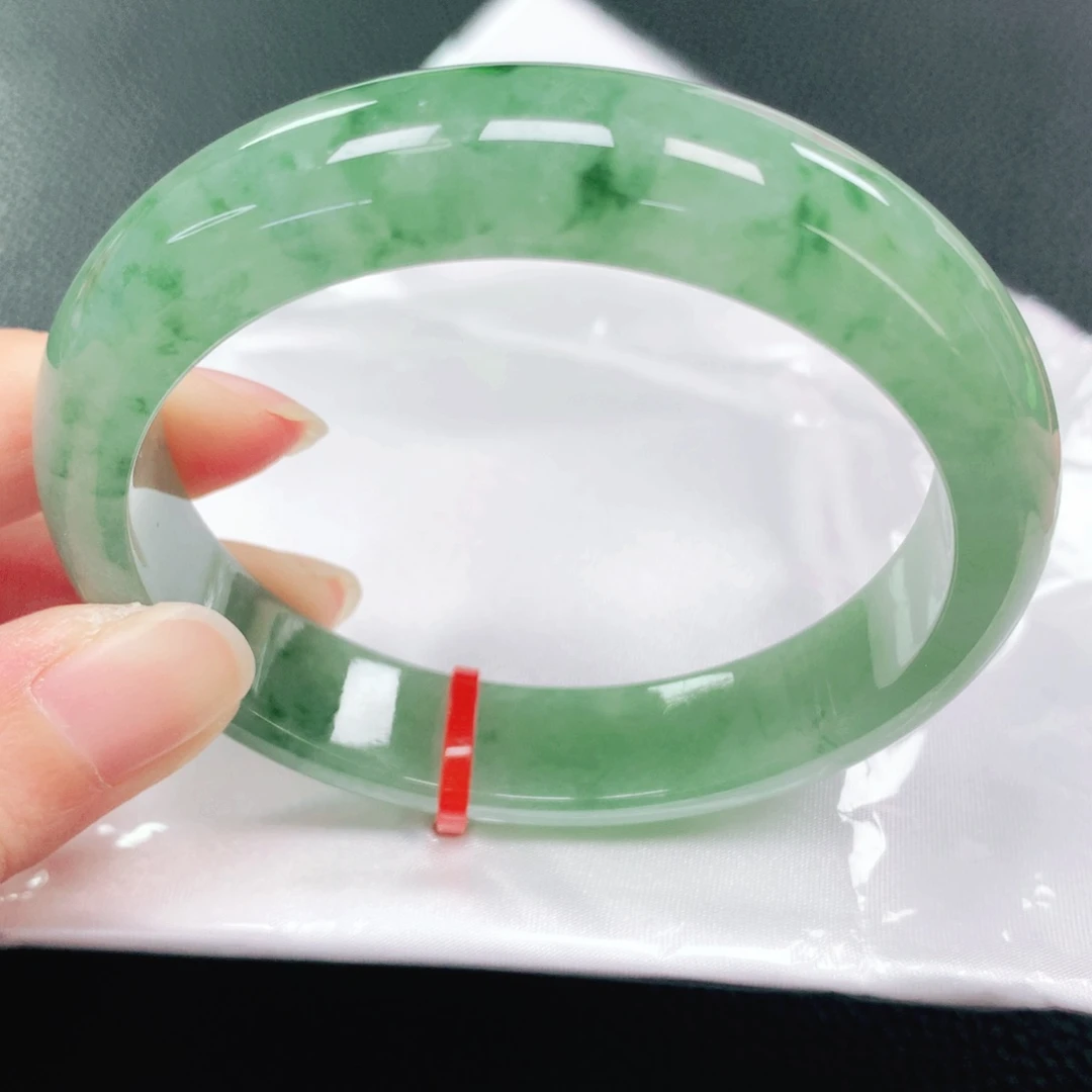 翡翠手镯未镶嵌58圈