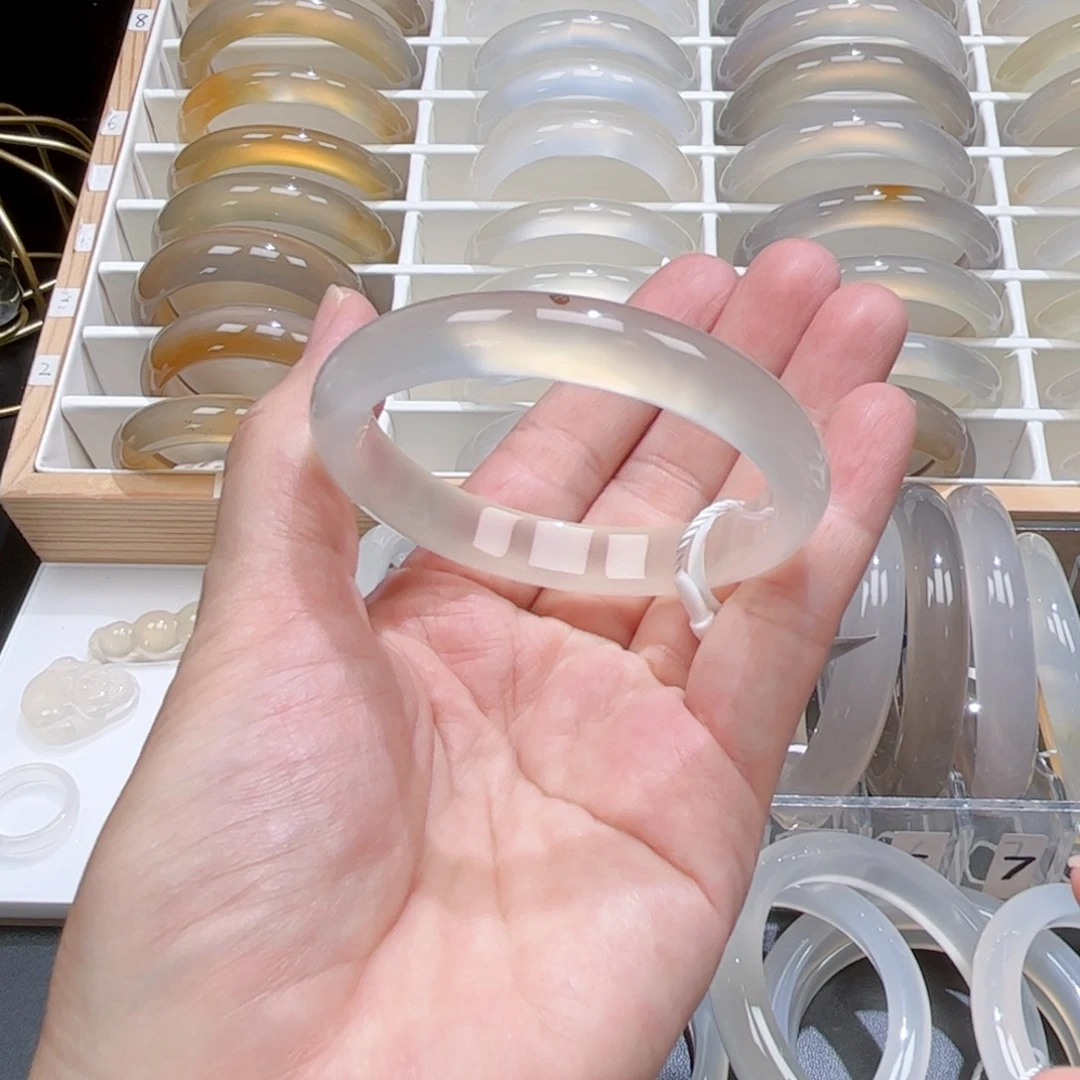 玛瑙/玉髓手镯未镶嵌6201