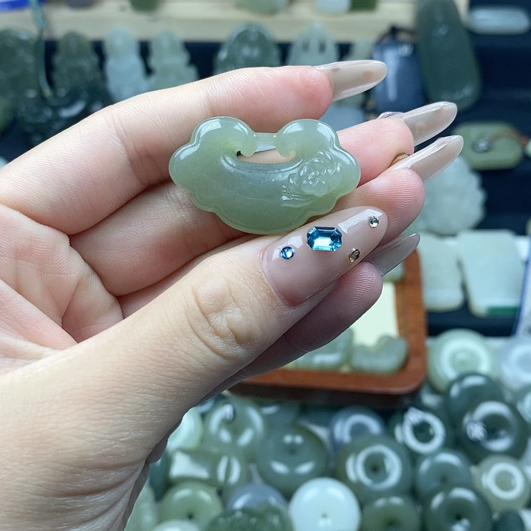 乐****和田玉未镶嵌颈饰祥云锁2711