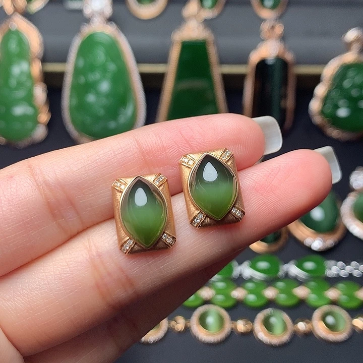 雨***帧和田玉18K金镶嵌耳饰