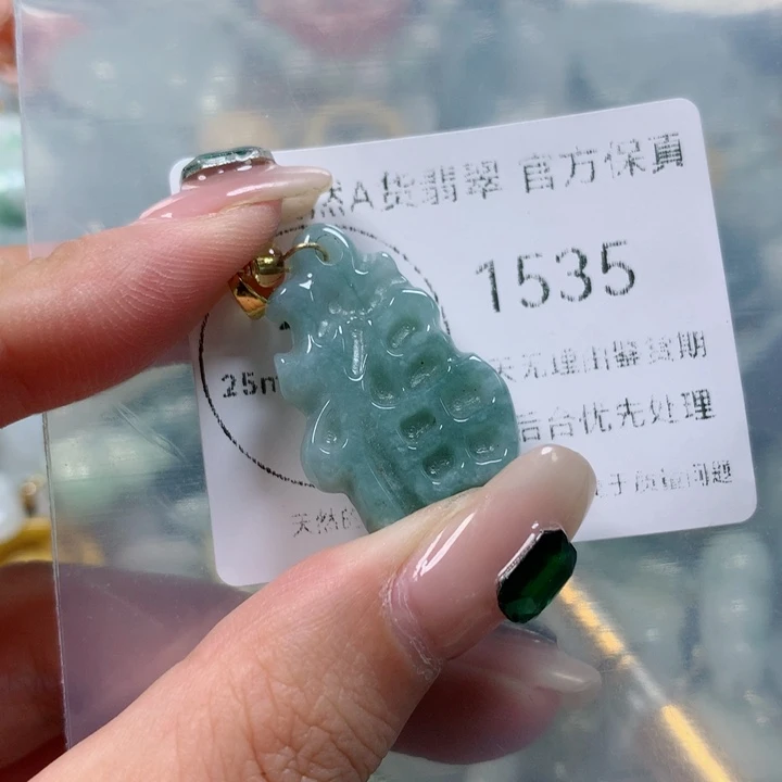 翡翠未镶嵌颈饰翡翠