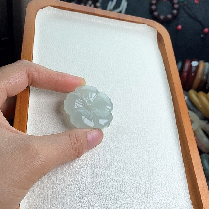 石英质玉未镶嵌颈饰