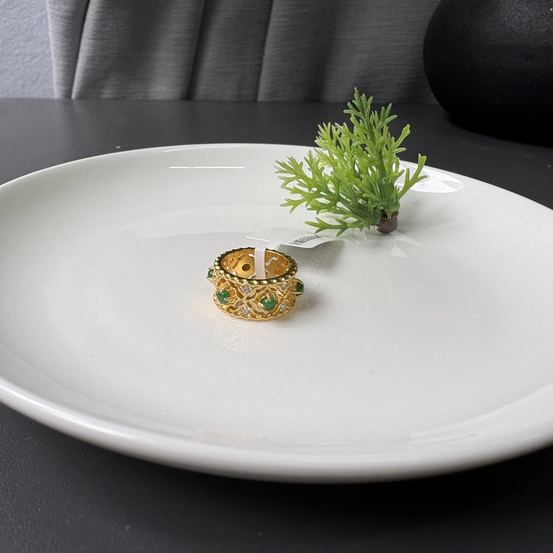 翡翠蛋面银圈吊坠