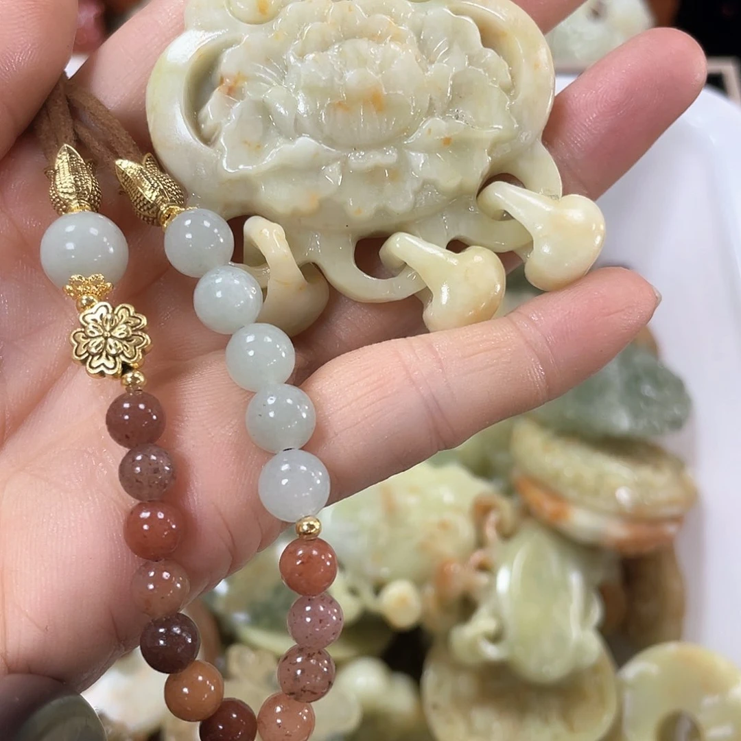蛇纹石玉颈饰未镶嵌