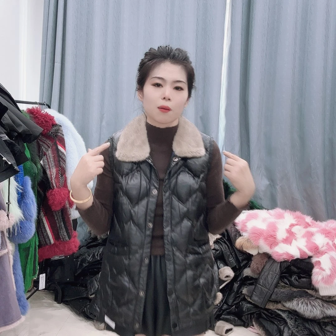 皮草搭配黑色西装