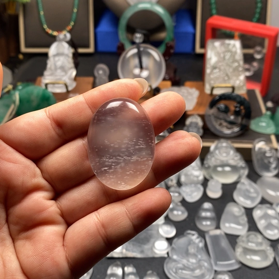 清***鸿石英质玉未镶嵌颈饰