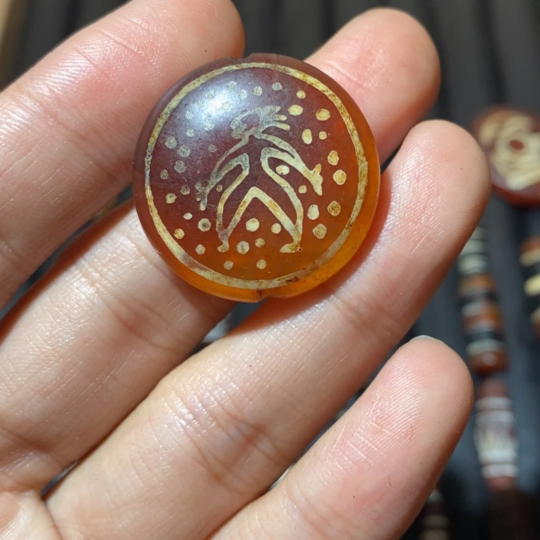 玛瑙/玉髓颈饰未镶嵌那**娃