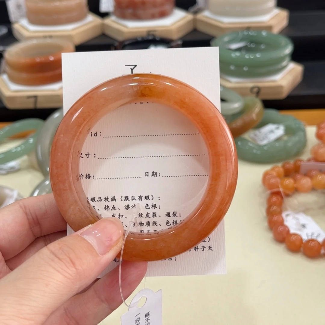 未镶嵌手镯石英质玉