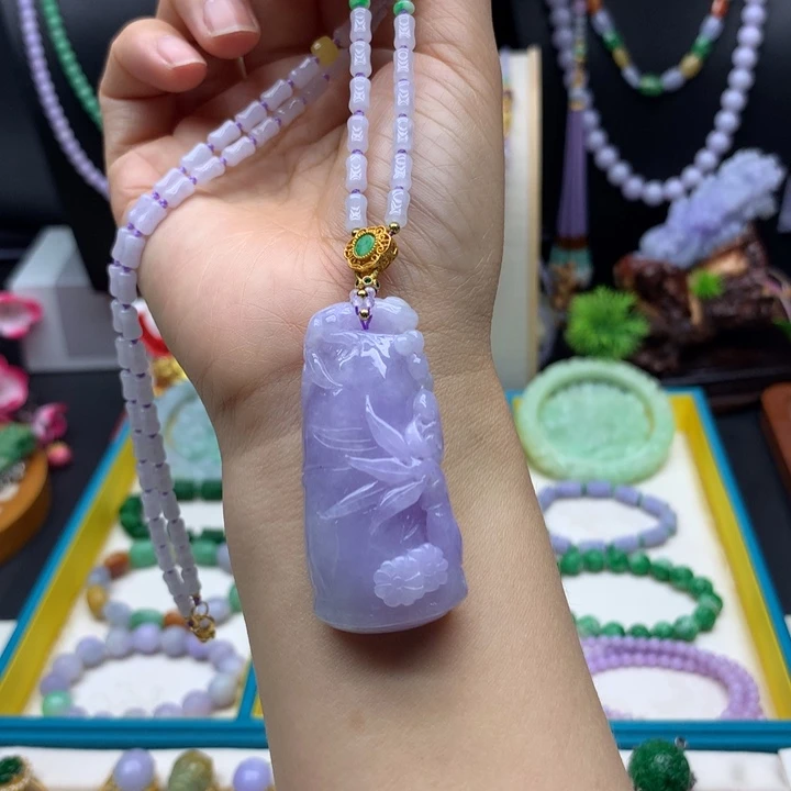 翡翠未镶嵌颈饰翡翠竹节