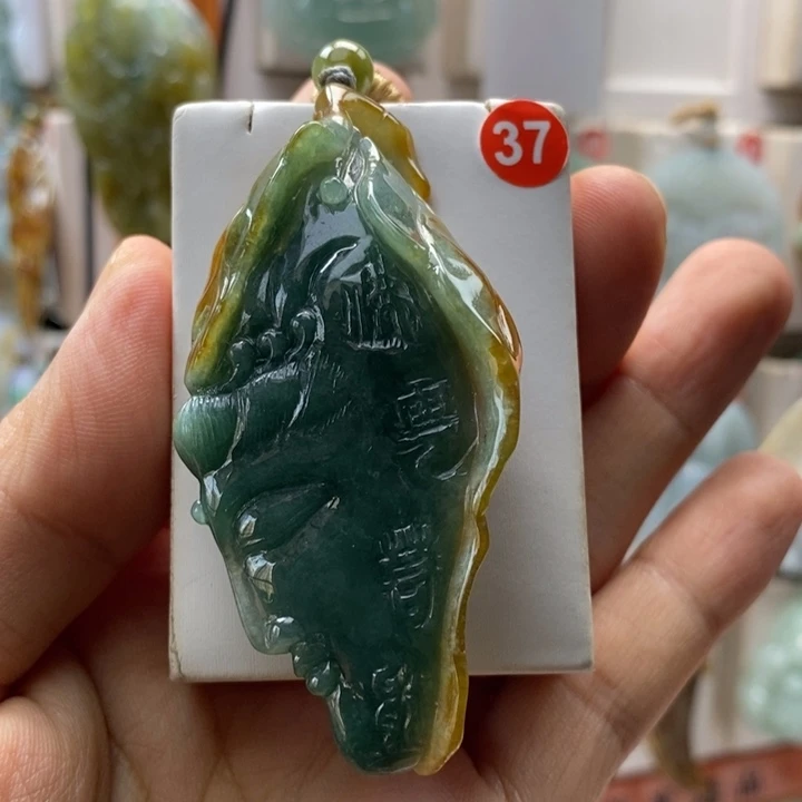 翡翠未镶嵌颈饰每天好