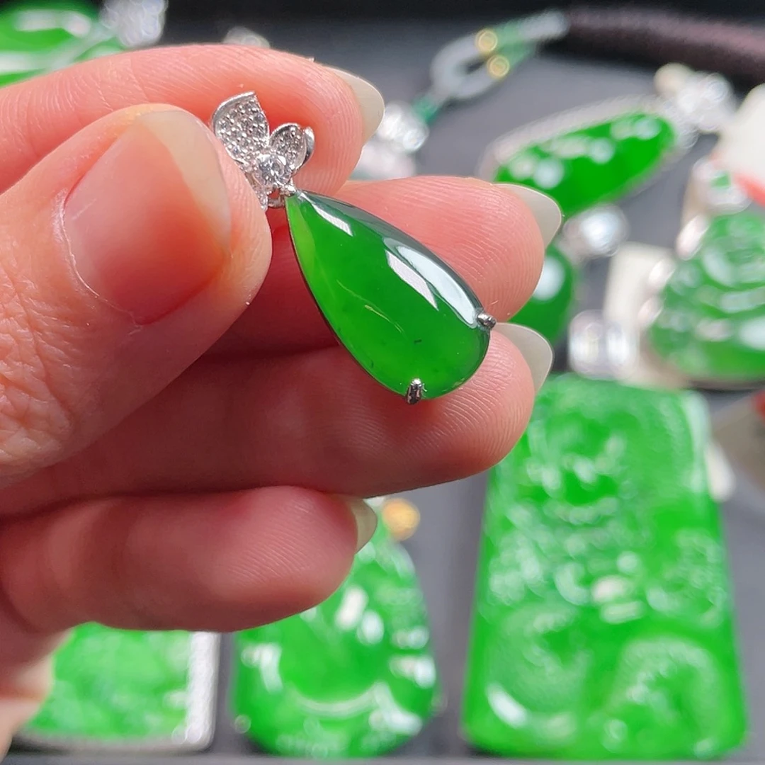 吊坠(不含链)未镶嵌翡翠