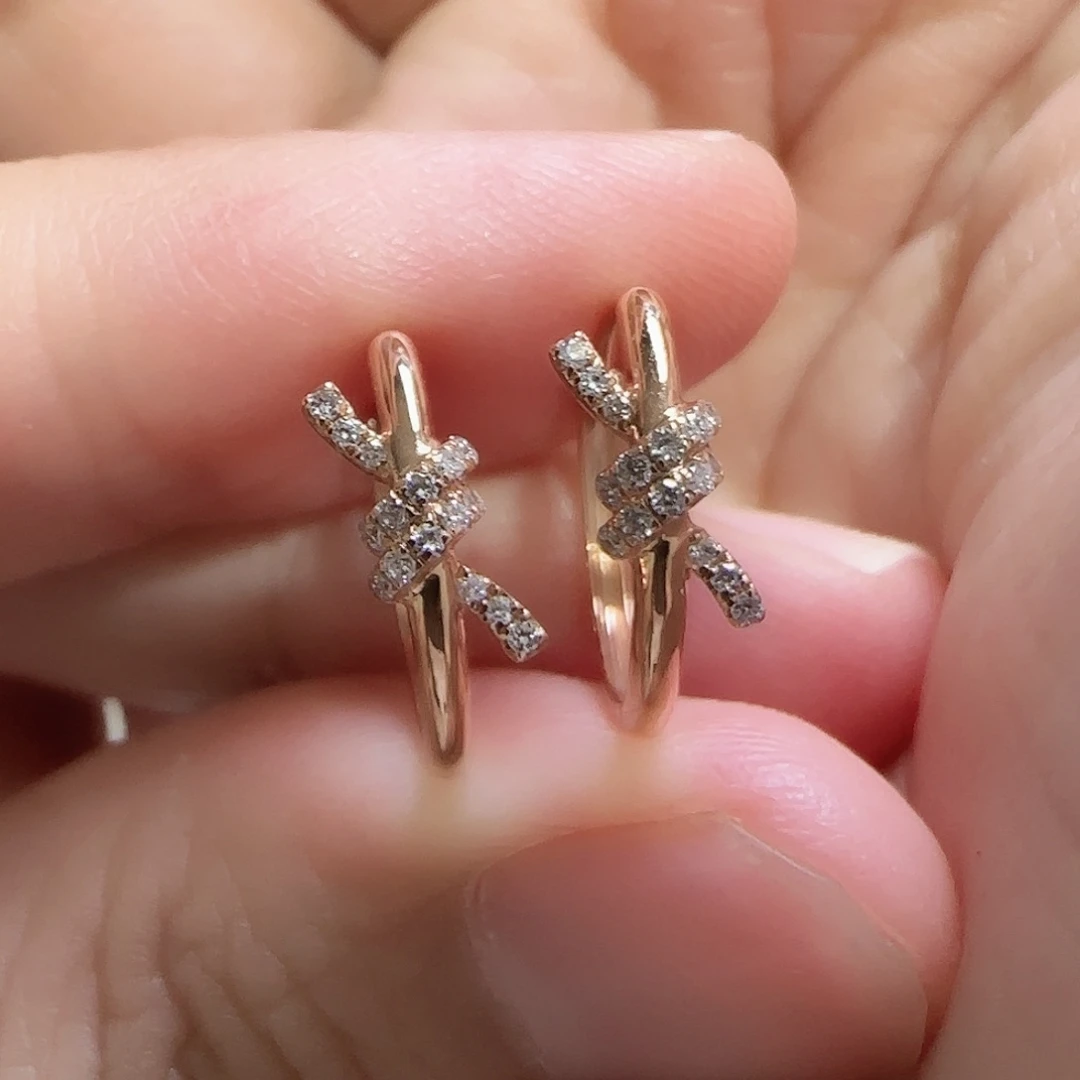 耳饰18K金镶嵌天然钻石