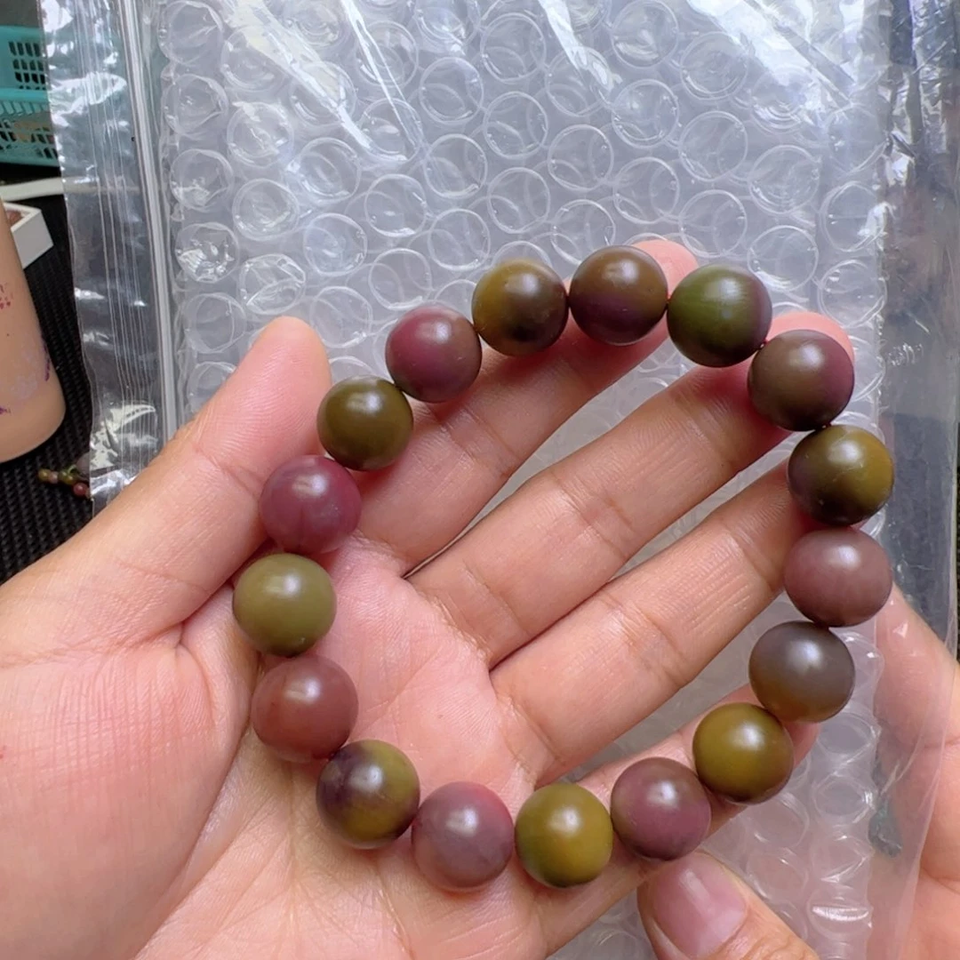 玛瑙/玉髓手串未镶嵌好****?