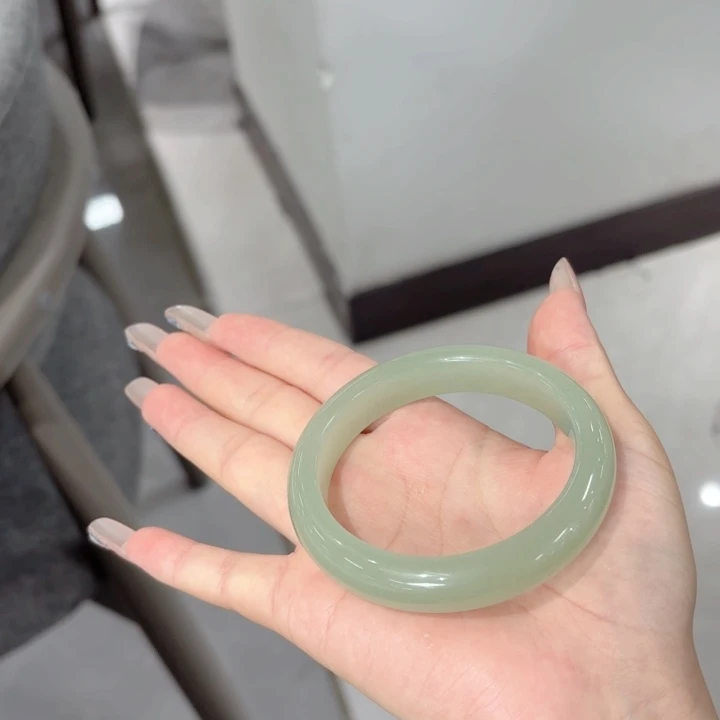 东陵石手镯未镶嵌