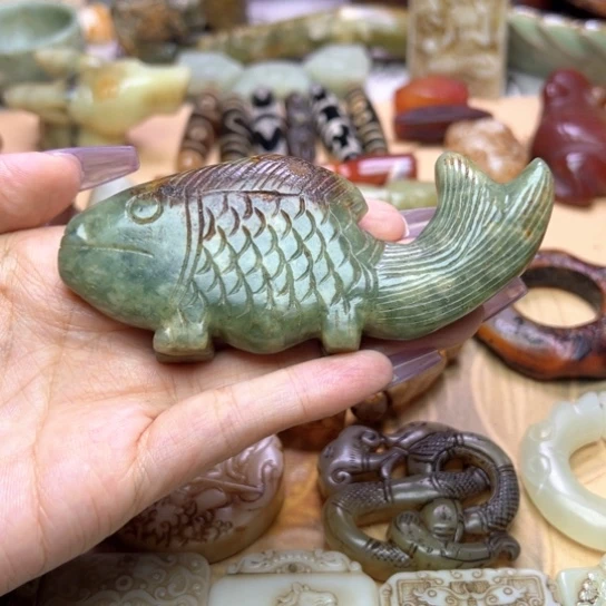 蛇纹石玉未镶嵌颈饰