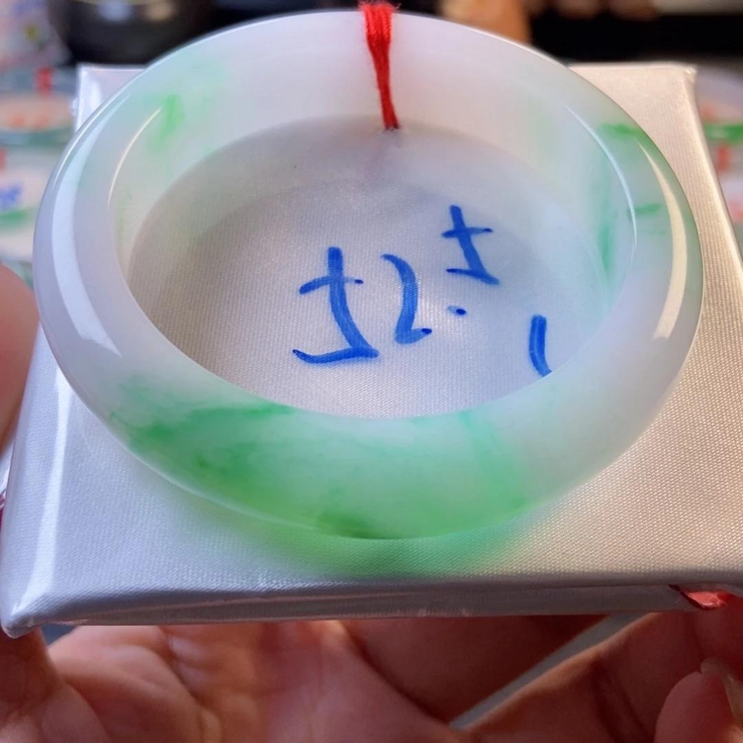 翡翠未镶嵌手镯8白胶飘翠绿