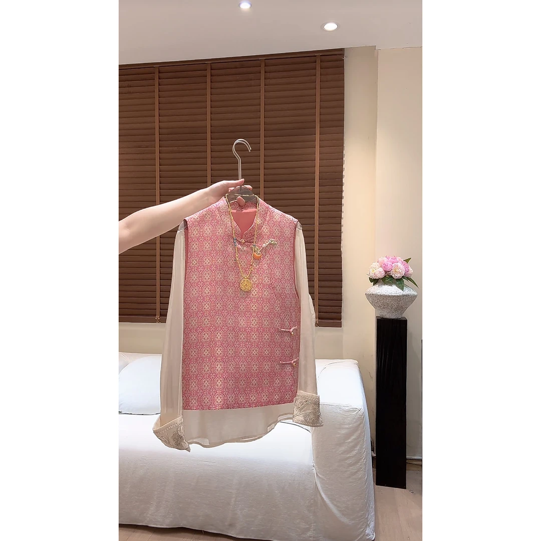 “柿柿如意”2025春高级感宋锦提花手工盘扣立领新中式国风马甲女