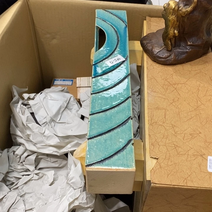 逃***茄中古品有微瑕，谨慎入手