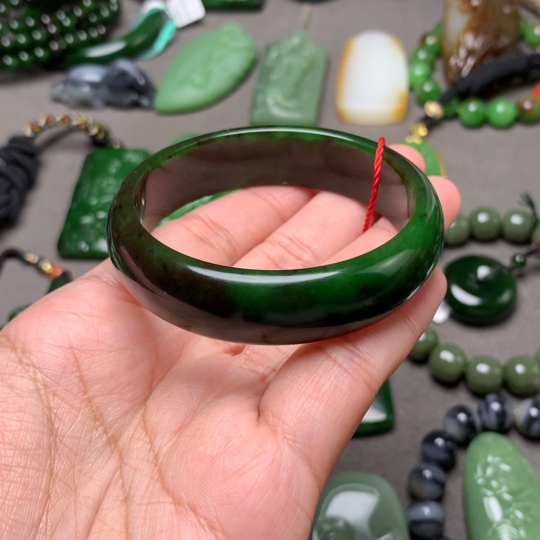 和田玉未镶嵌手镯