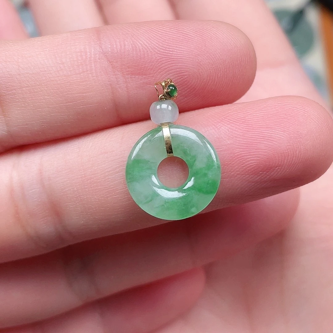 翡翠未镶嵌颈饰甜甜圈