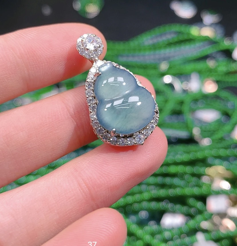 天然a货翡翠葫芦吊坠