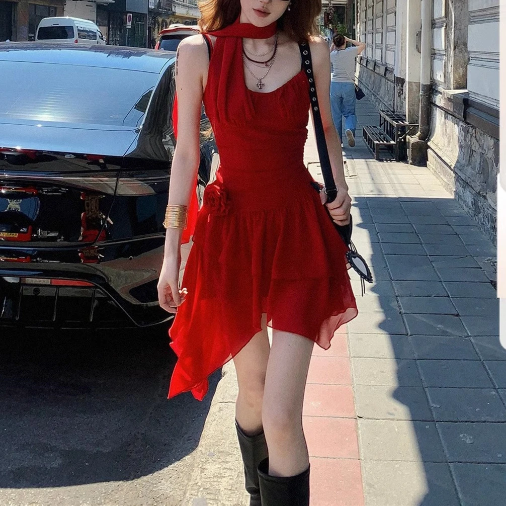 吊带法式设计感不规则红色吊带连衣裙女纯欲辣妹风立体花朵收腰短