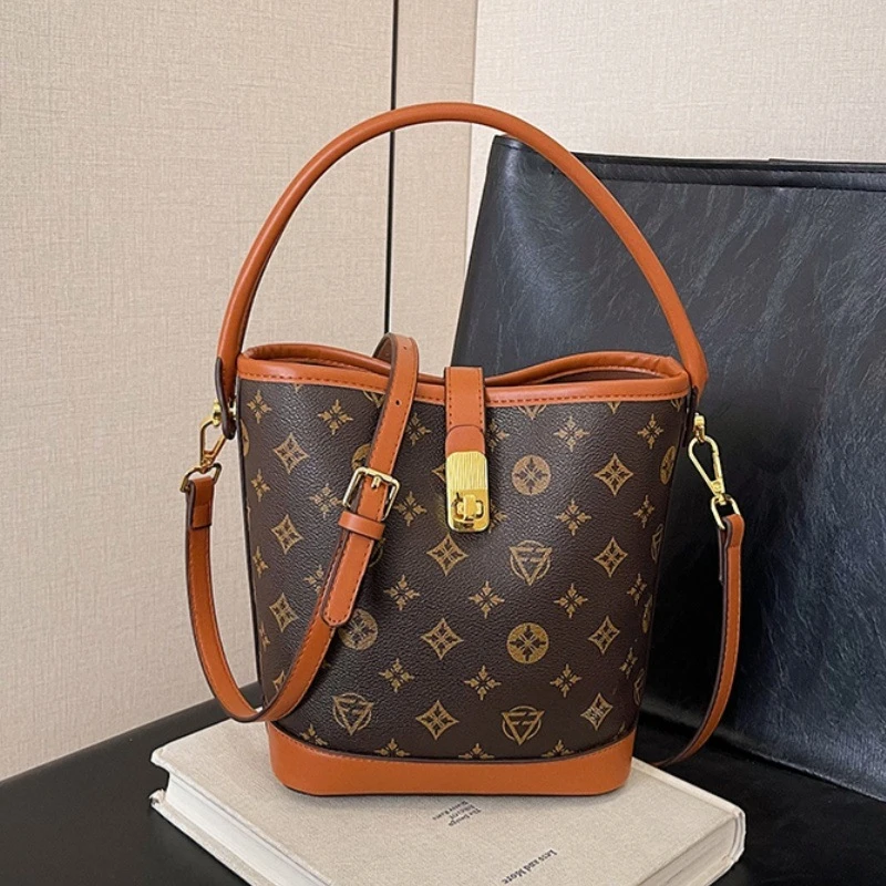 2025新款水桶包轻奢百搭大容量单肩休闲高级质感手提包老花包包