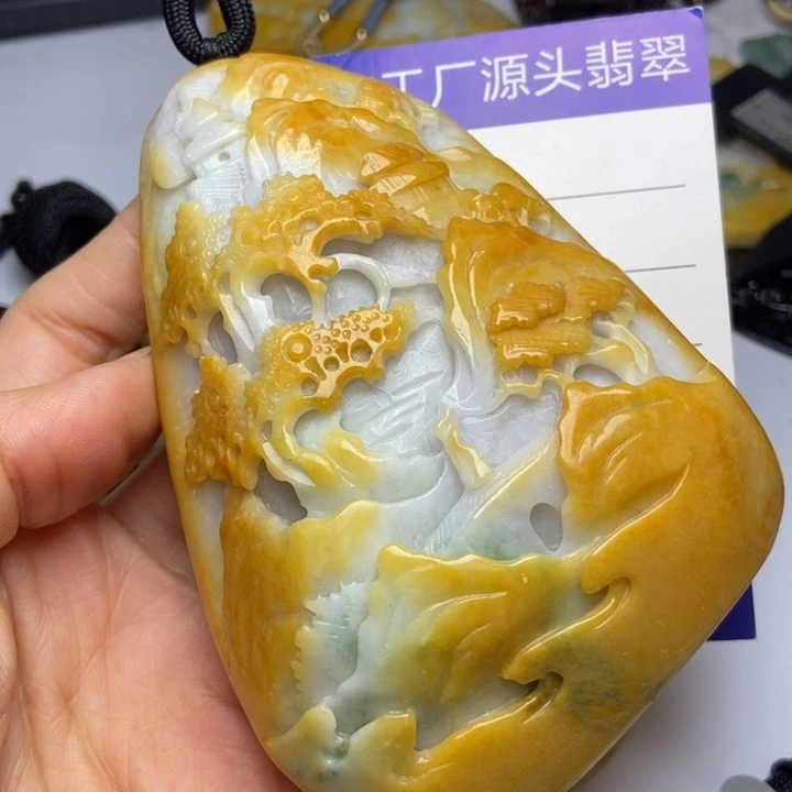 翡翠颈饰未镶嵌翡翠