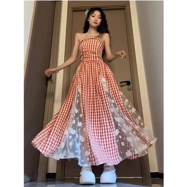 红色格子吊带连衣裙子女夏季2025新款法式海边度假风抹胸蕾丝长裙