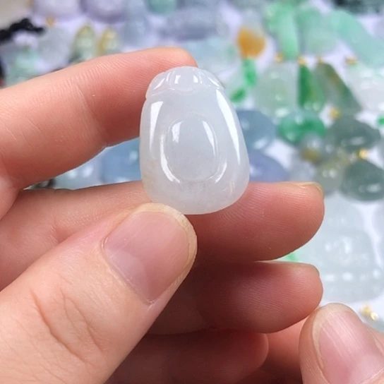 翡翠未镶嵌颈饰福贝