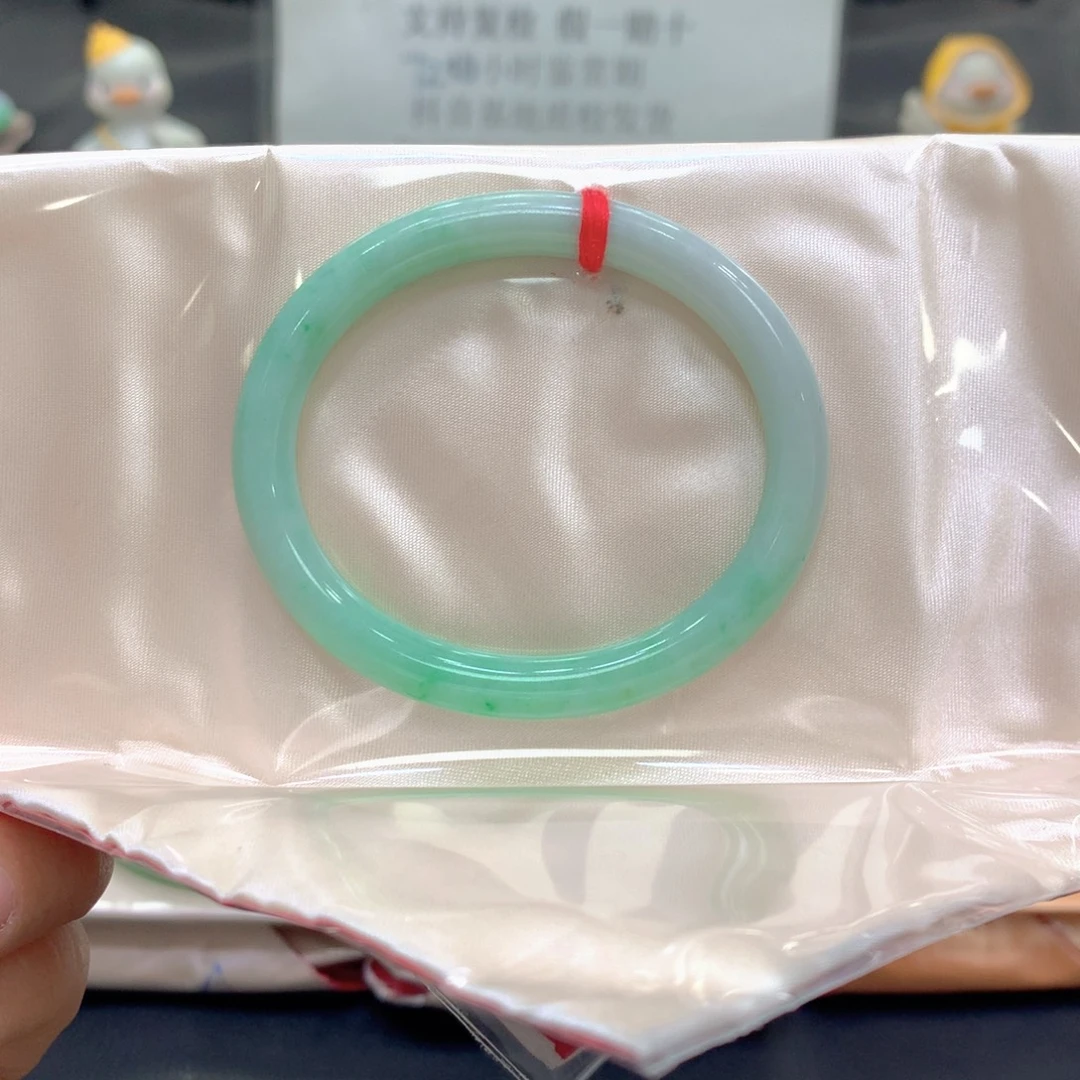 翡翠未镶嵌手镯翡翠9