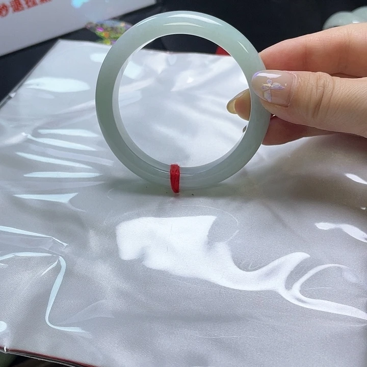 翡翠未镶嵌手镯正圈