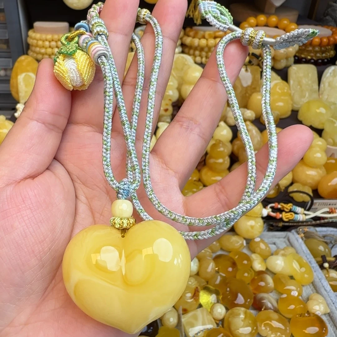 琥珀未镶嵌套链天然溶洞妖花蜜蜡爱心吊坠