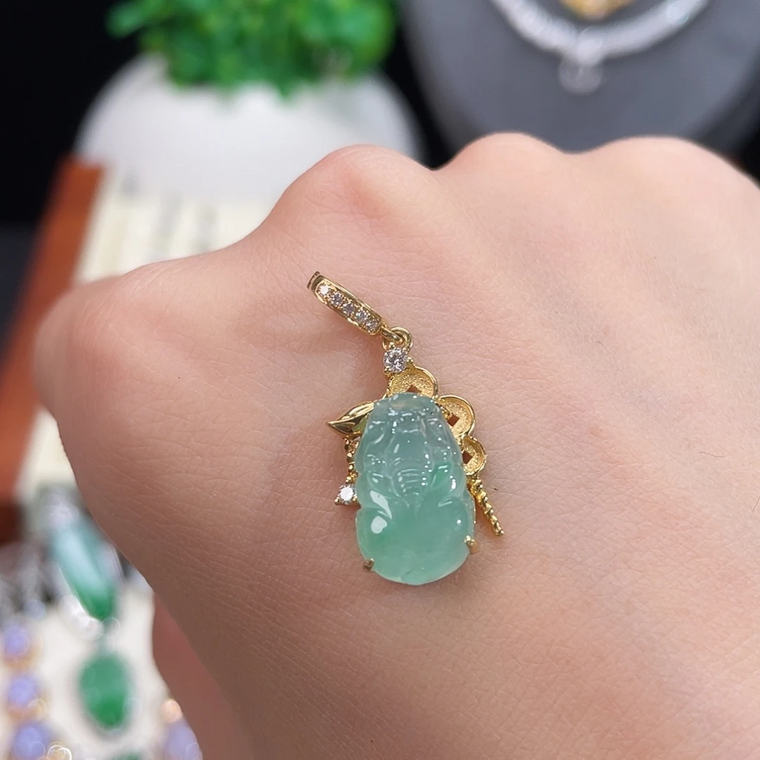 颈饰18K金镶嵌翡翠