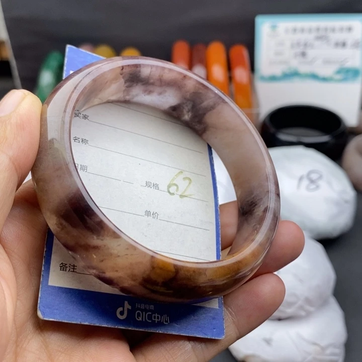 未镶嵌手镯石英质玉
