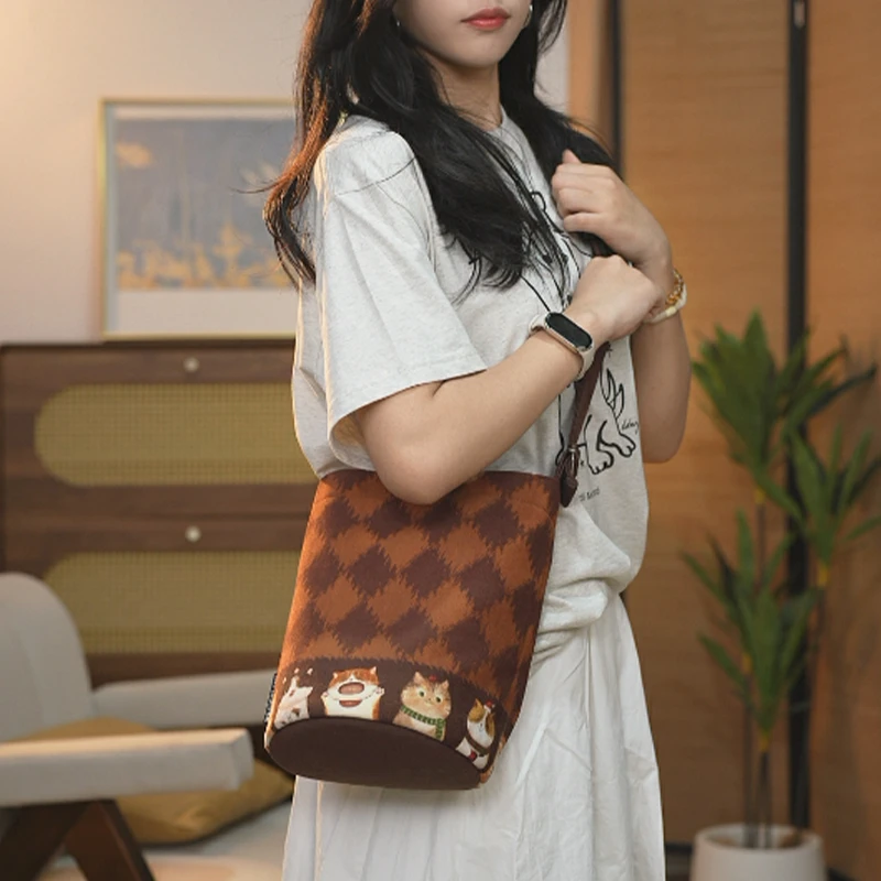 尼睿插画师原创格纹猫猫飘带多用水桶包单肩女百搭手提小众通勤包