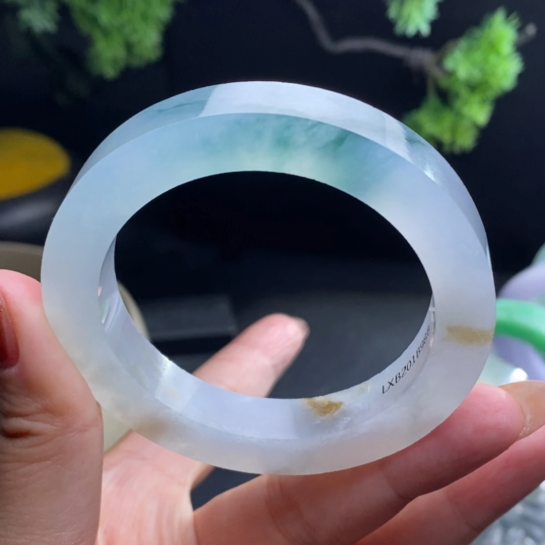 定制翡翠未镶嵌翡翠手镯