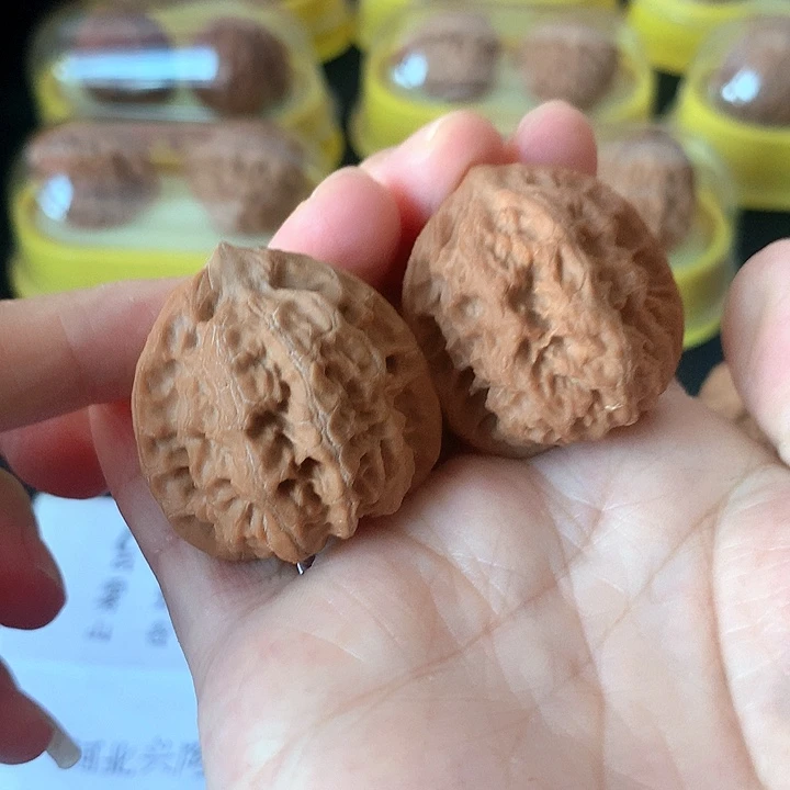 文玩核桃吊坠34尺梨木台