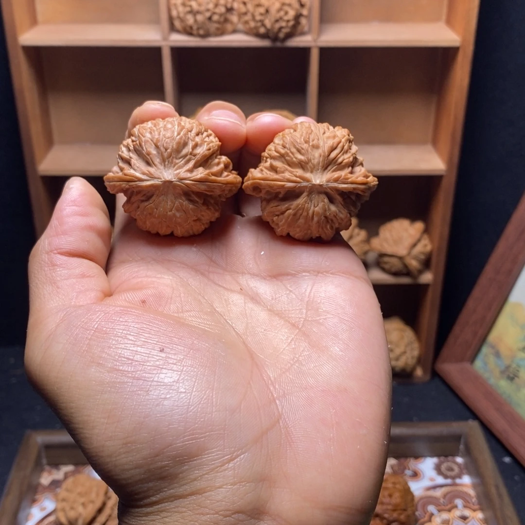 J***文玩核桃吊坠正磨