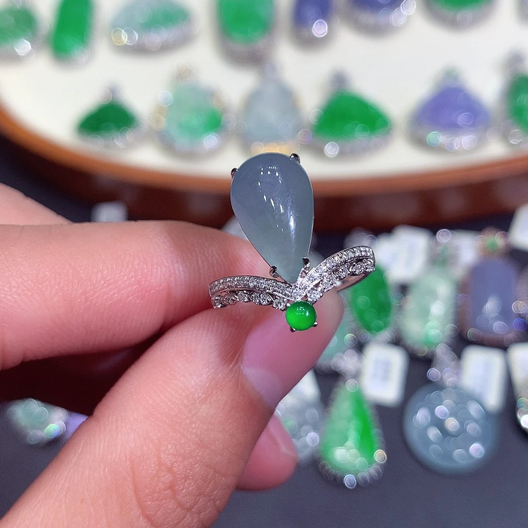 翡翠吊坠(不含链)足铂镶嵌