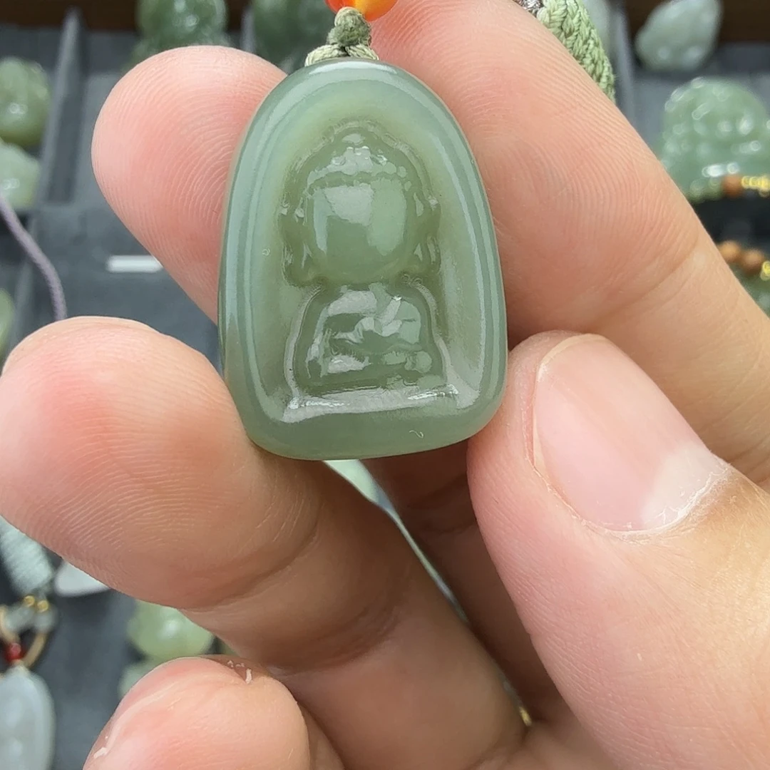 和田玉未镶嵌颈饰无相佛特价款亏本