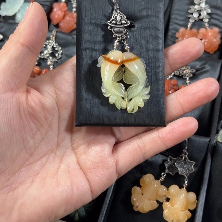 蛇纹石玉耳饰合金猫**林