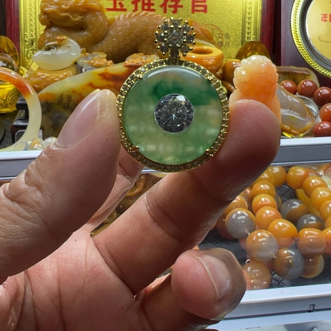 石英质玉未镶嵌颈饰