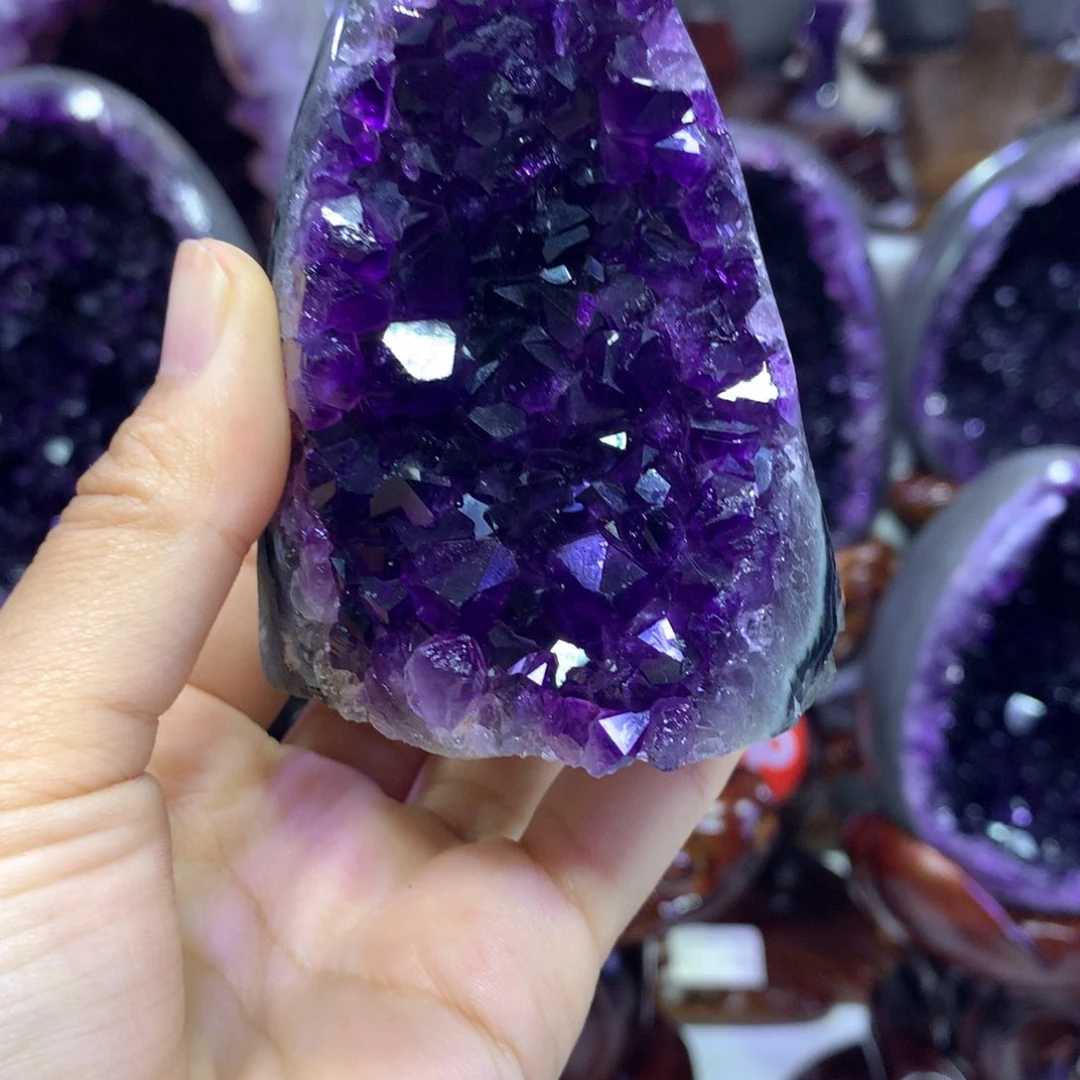 织绣乌拉圭紫水晶