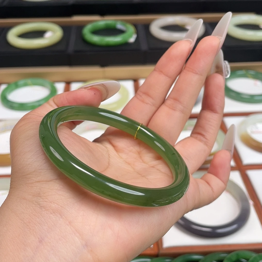 和田玉未镶嵌手镯冰阳绿！57